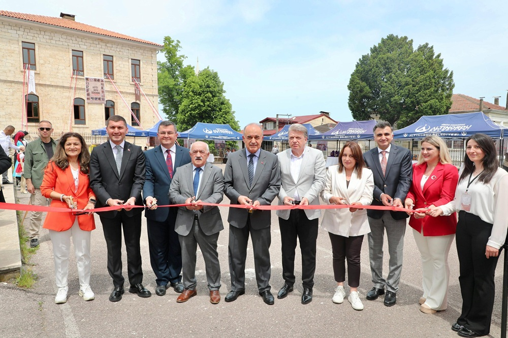 VALİ MUAMMER EROL, ALTINORDU OLGUNLAŞMA ENSTİTÜSÜ’NDE SERGİ AÇILIŞINA KATILDI
