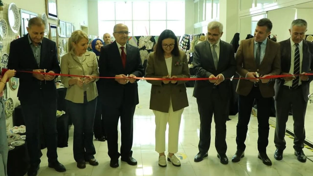 Yalova Halk Eğitim Merkezi’nden Yıl Sonu Sergisi: El Emeği Göz Kamaştırdı