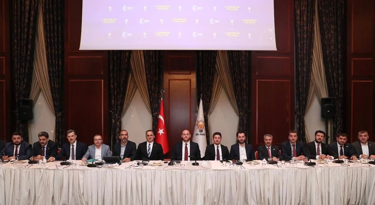 AK Parti'den Teşkilat Değerlendirmesi: Daraltılmış İl Başkanları Toplantısı Gerçekleştirildi 5 AK Parti'den Teşkilat Değerlendirmesi: Daraltılmış İl Başkanları Toplantısı Gerçekleştirildi