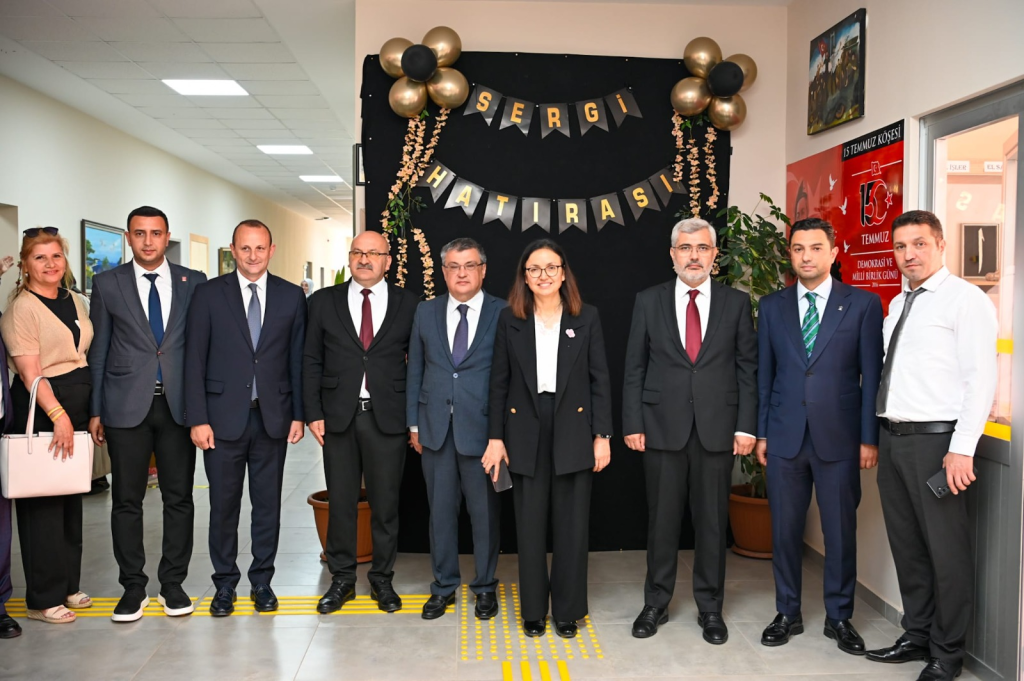 ÇİFTLİKKÖY’DE YIL SONU SERGİSİ BÜYÜK BEĞENİ TOPLADI: EMEK VE SANAT BİR ARADA