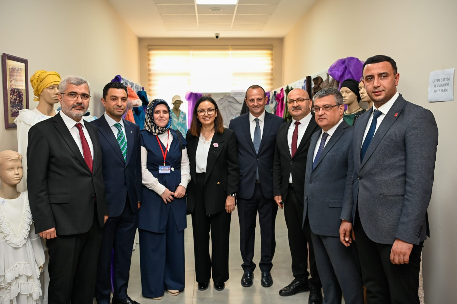ÇİFTLİKKÖY’DE YIL SONU SERGİSİ BÜYÜK BEĞENİ TOPLADI: EMEK VE SANAT BİR ARADA 5 ÇİFTLİKKÖY’DE YIL SONU SERGİSİ BÜYÜK BEĞENİ TOPLADI: EMEK VE SANAT BİR ARADA