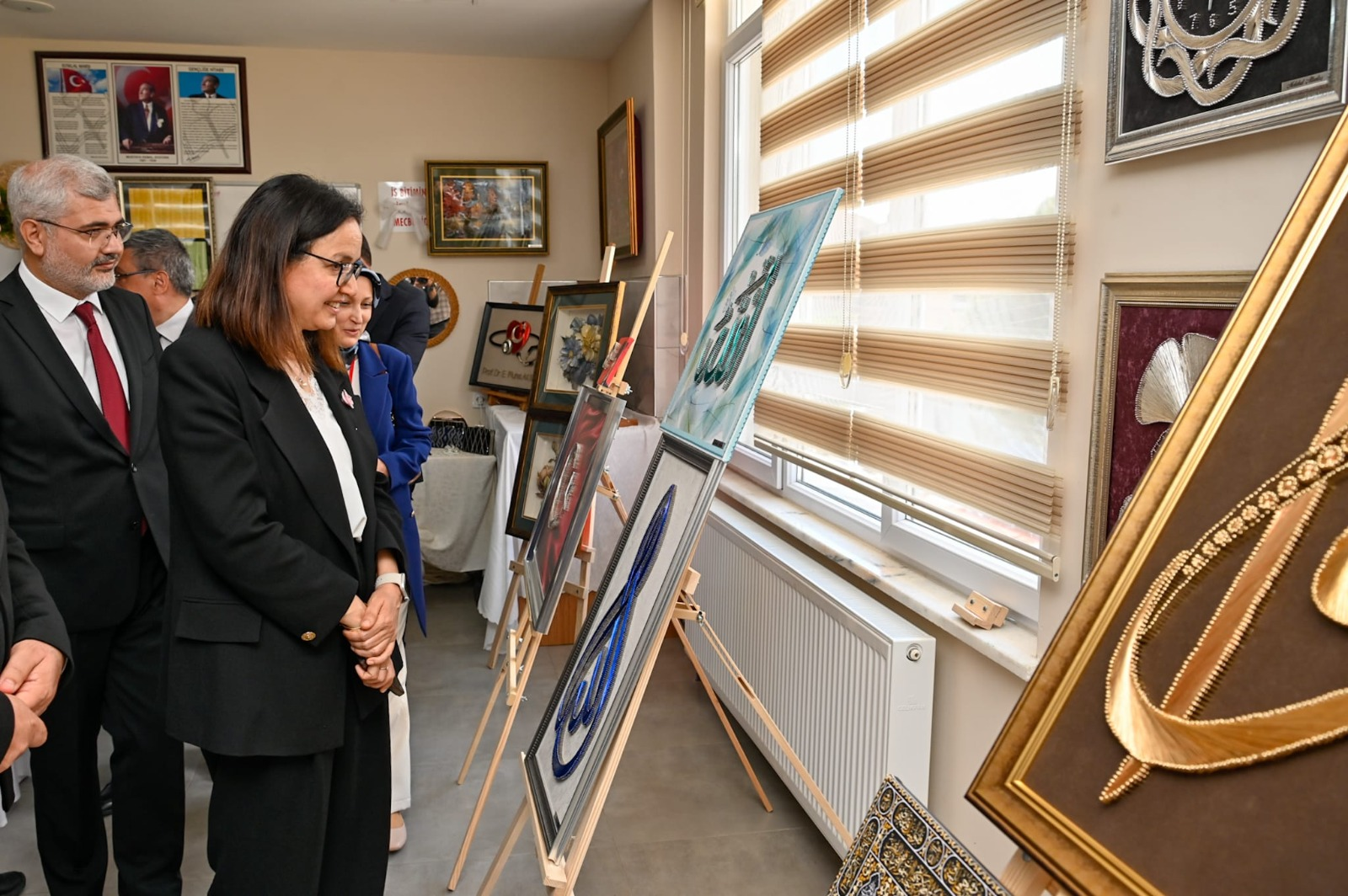 ÇİFTLİKKÖY’DE YIL SONU SERGİSİ BÜYÜK BEĞENİ TOPLADI: EMEK VE SANAT BİR ARADA 7 ÇİFTLİKKÖY’DE YIL SONU SERGİSİ BÜYÜK BEĞENİ TOPLADI: EMEK VE SANAT BİR ARADA