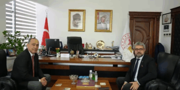 " Polis Müfettişi Kuğu'dan Yalova İl Sağlık Müdürü Kaşıkcı’ya Nezaket Ziyareti " 45 " Polis Müfettişi Kuğu'dan Yalova İl Sağlık Müdürü Kaşıkcı’ya Nezaket Ziyareti "