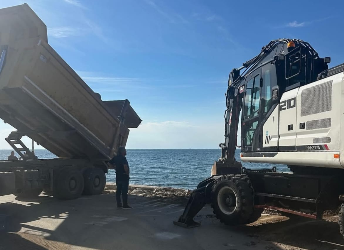 Teşvikiye’de Fırtına Sonrası Kaldırım Onarımı Devam Ediyor 4 Teşvikiye’de Fırtına Sonrası Kaldırım Onarımı Devam Ediyor