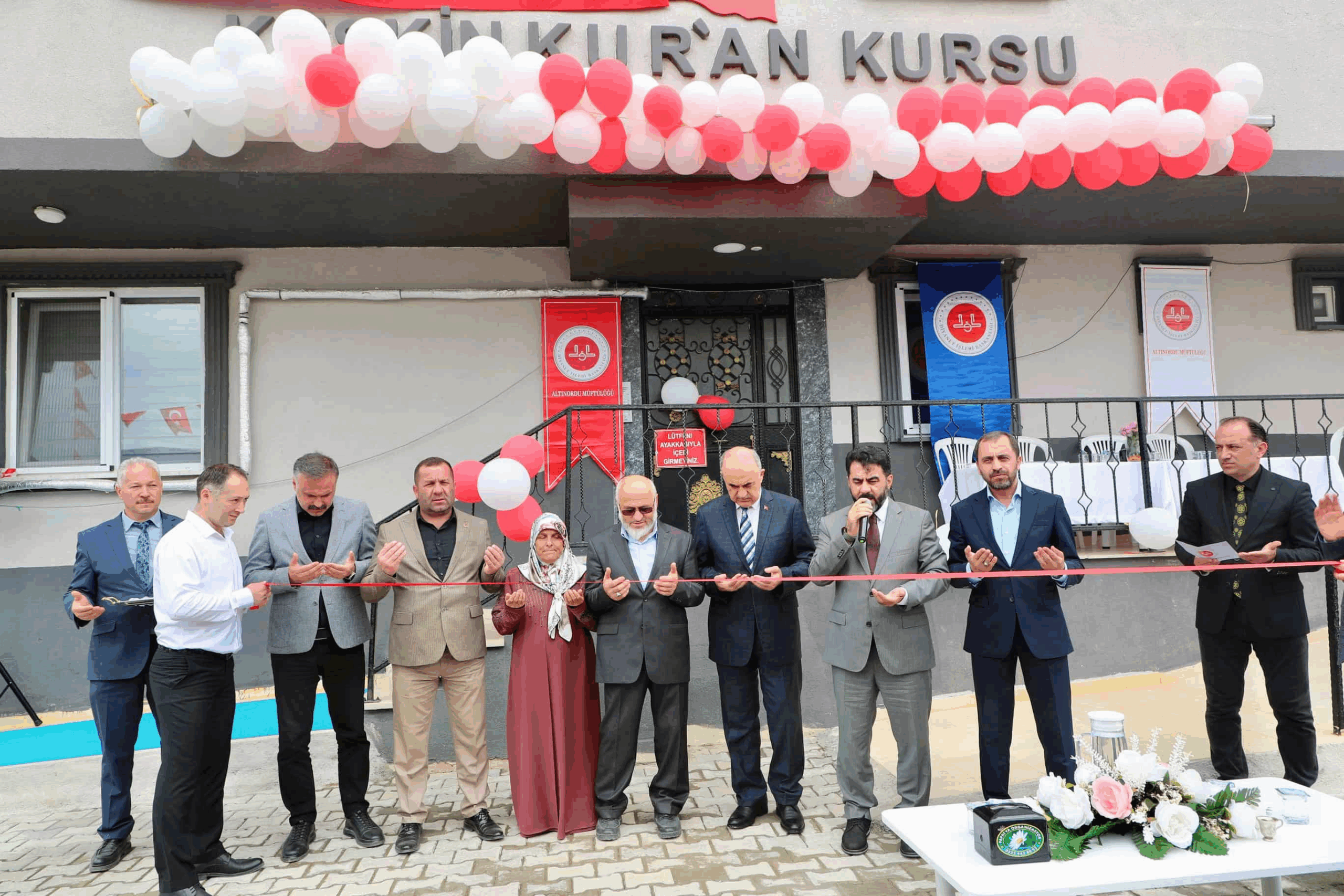 Vali Erol, Kur’an Kursu ve Üniversite Evi Açılışına Katıldı 4 Vali Erol, Kur’an Kursu ve Üniversite Evi Açılışına Katıldı