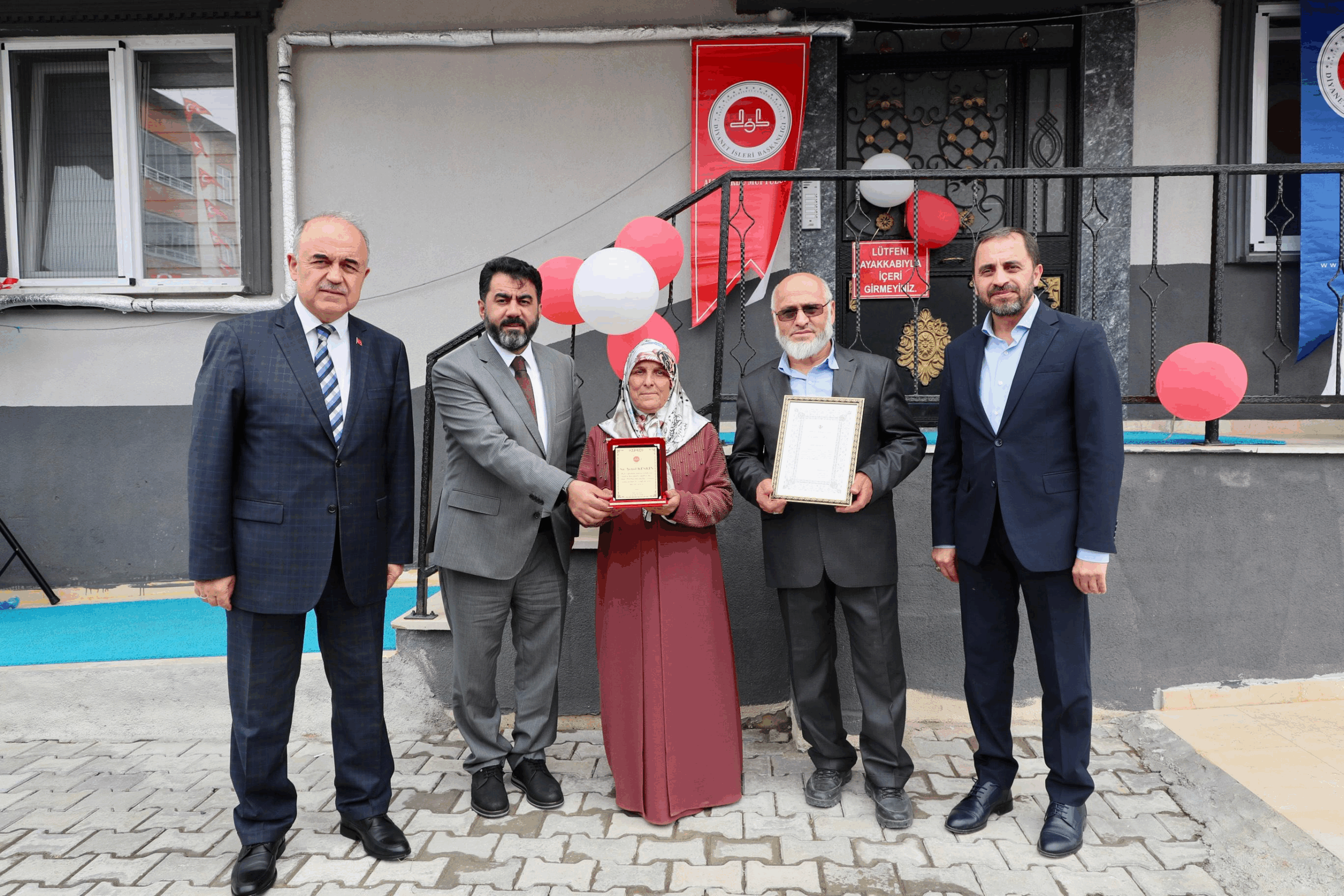 Vali Erol, Kur’an Kursu ve Üniversite Evi Açılışına Katıldı 6 Vali Erol, Kur’an Kursu ve Üniversite Evi Açılışına Katıldı