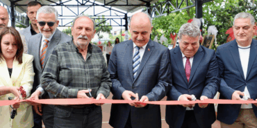 Vali Erol, Huzurevi Sakinlerinin El Emeği Göz Nuru Ürünlerinin Sergi Açılışını Gerçekleştirdi 4 Vali Erol, Huzurevi Sakinlerinin El Emeği Göz Nuru Ürünlerinin Sergi Açılışını Gerçekleştirdi
