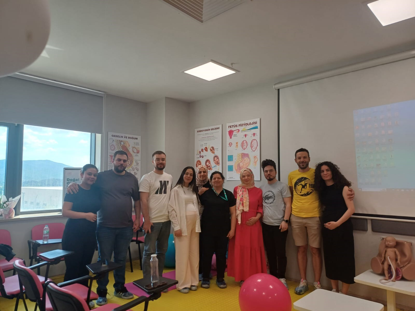 Gebe Okulunda 4. Tur Eğitimleri Tamamlandı: Eşli Eğitimler Yoğun İlgi Görüyor 4 Gebe Okulunda 4. Tur Eğitimleri Tamamlandı: Eşli Eğitimler Yoğun İlgi Görüyor