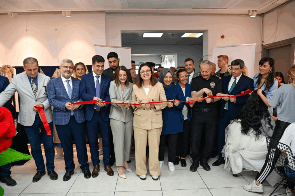 ADEM ve SODAM Kursiyerlerinin El Emeği Ürünleri Sergilendi