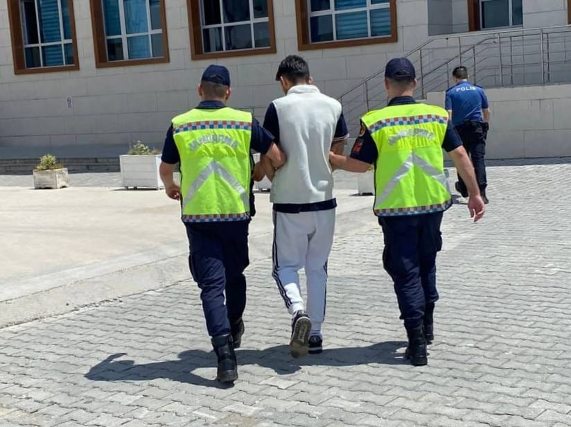 Yalova’da Kendini Polis Olarak Tanıtan Şüpheli, 1 Milyon TL’lik Dolandırıcılıkla Tutuklandı