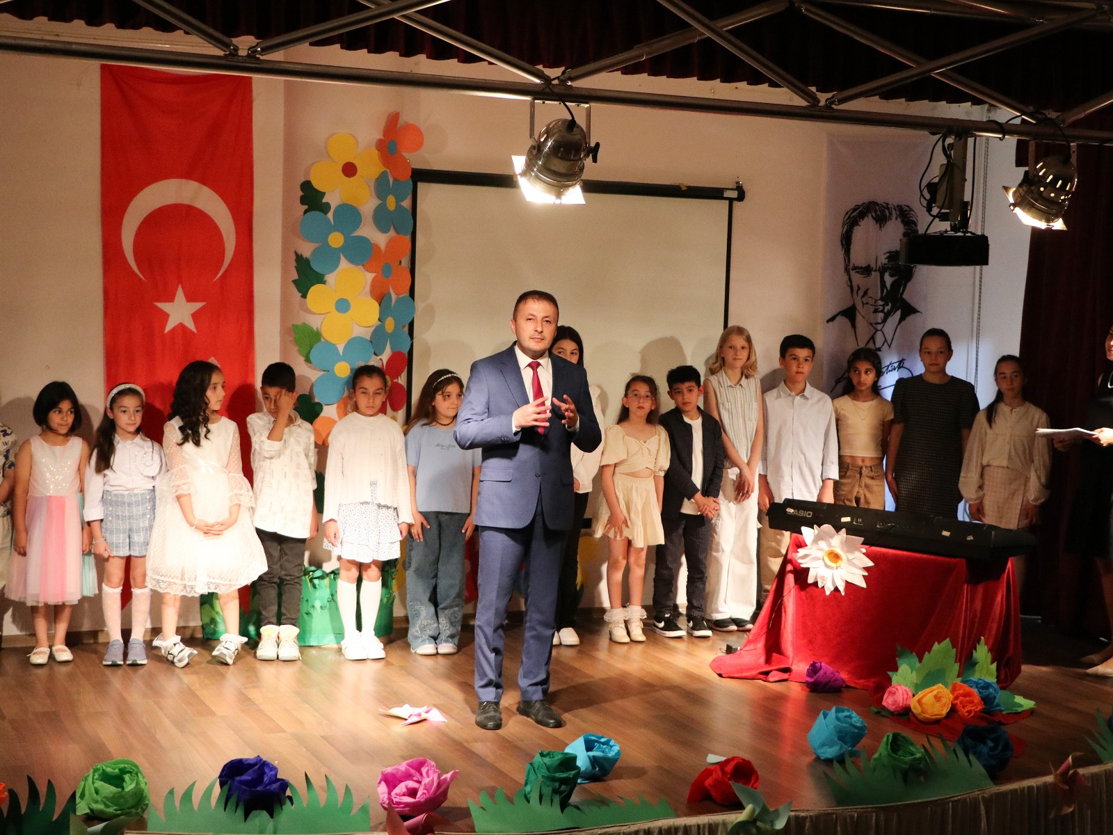 Çiftlikköy’de Minik Müzisyenler Yıl Sonu Konseriyle Göz Doldurdu 4 Çiftlikköy’de Minik Müzisyenler Yıl Sonu Konseriyle Göz Doldurdu