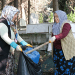 Çiftlikköy’de Kurban Bayramı Öncesi Mezarlıklarda Temizlik Seferberliği 5 Çiftlikköy’de Kurban Bayramı Öncesi Mezarlıklarda Temizlik Seferberliği