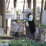 Çiftlikköy’de Kurban Bayramı Öncesi Mezarlıklarda Temizlik Seferberliği 6 Çiftlikköy’de Kurban Bayramı Öncesi Mezarlıklarda Temizlik Seferberliği