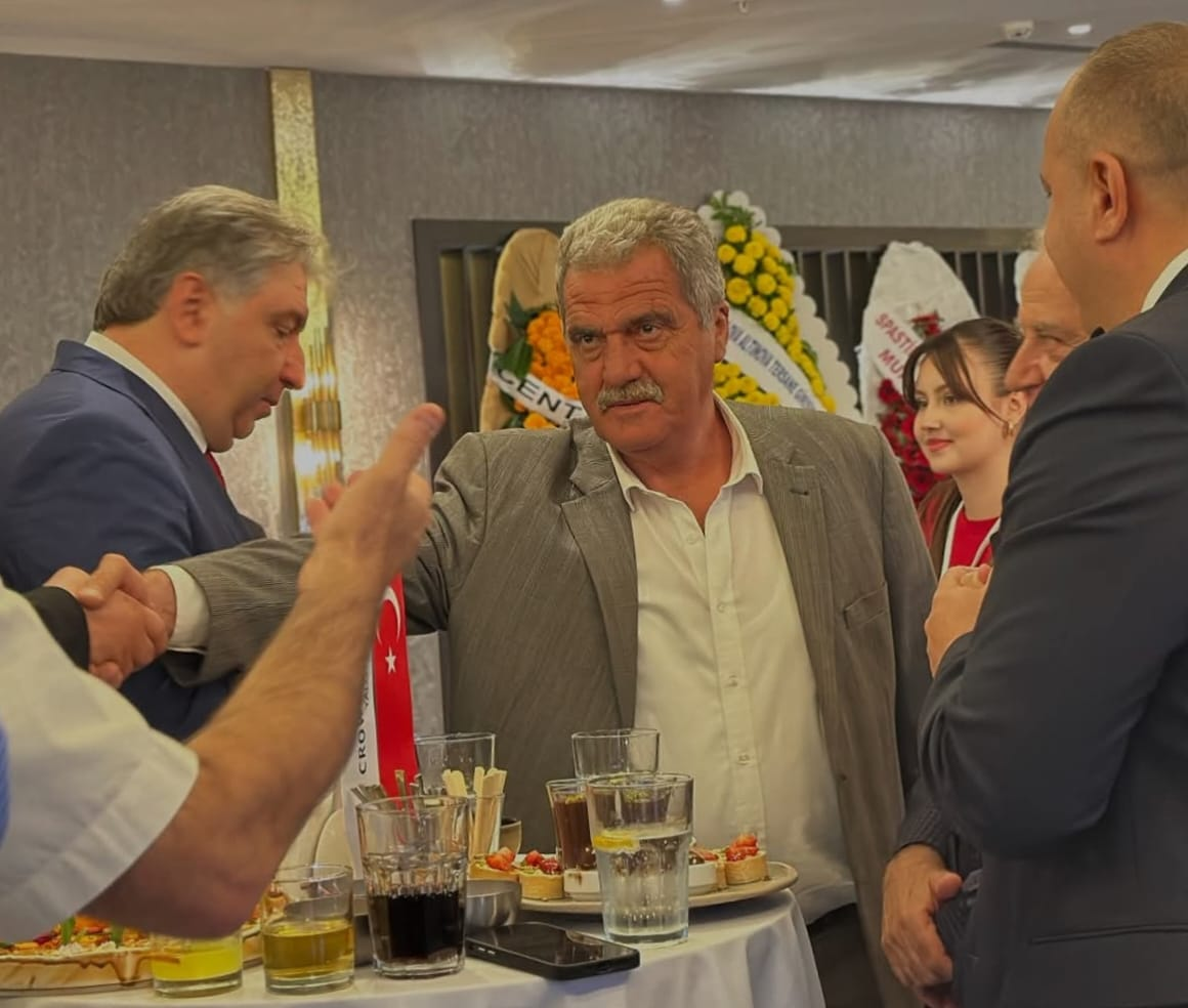 Teşvikiye Belediye Başkanı Mustafa Nurten'e "Yılın Başkanı" Ödülü 6 Teşvikiye Belediye Başkanı Mustafa Nurten'e "Yılın Başkanı" Ödülü