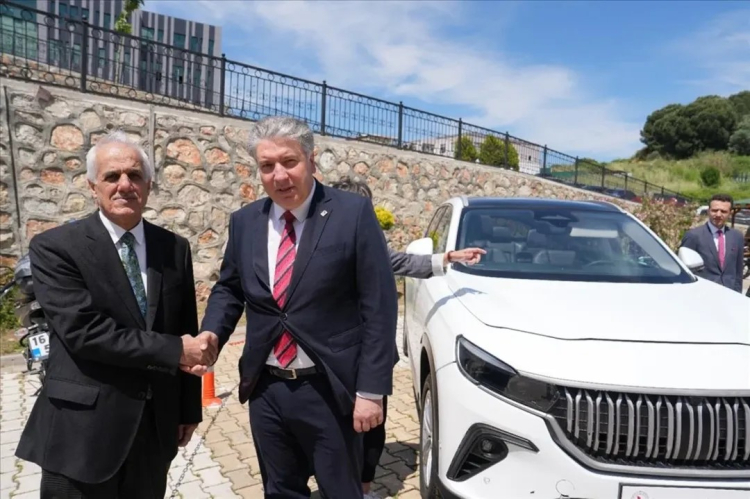 Yalova Üniversitesi'nde TOGG Sevinci: Yerli ve Milli Otomobil Uygulamalı Eğitime Katkı Sunacak 5 Yalova Üniversitesi'nde TOGG Sevinci: Yerli ve Milli Otomobil Uygulamalı Eğitime Katkı Sunacak