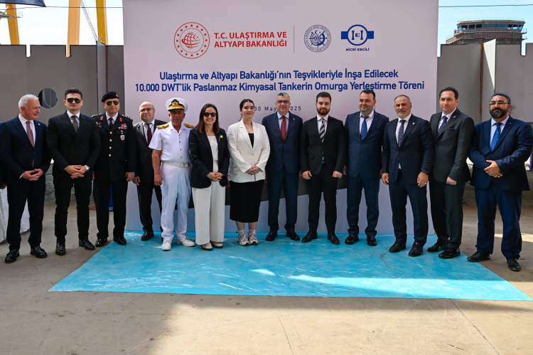 YALOVA’DA 10.000 DWT’LİK PASLANMAZ KİMYASAL TANKERİN OMURGA YERLEŞTİRME TÖRENİ GERÇEKLEŞTİRİLDİ 6 YALOVA’DA 10.000 DWT’LİK PASLANMAZ KİMYASAL TANKERİN OMURGA YERLEŞTİRME TÖRENİ GERÇEKLEŞTİRİLDİ