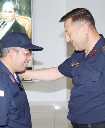 32 Yıllık Hayal Gerçek Oldu: Temizlik İşçisi Mahmut Kanarya Temsili Askerlik Yaptı