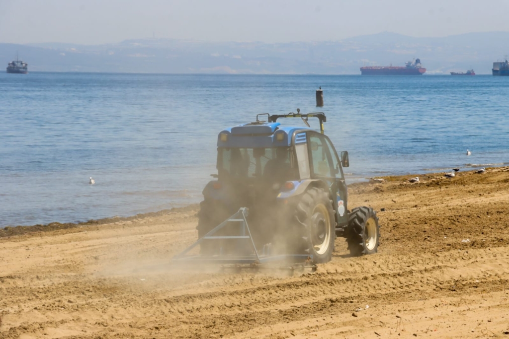 Yalova Sahillerinde Bayram Temizliği: Belediye Ekipleri Çalışmalarını Sürdürüyor