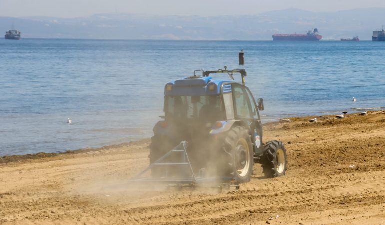 Yalova Sahillerinde Bayram Temizliği: Belediye Ekipleri Çalışmalarını Sürdürüyor 6 Yalova Sahillerinde Bayram Temizliği: Belediye Ekipleri Çalışmalarını Sürdürüyor