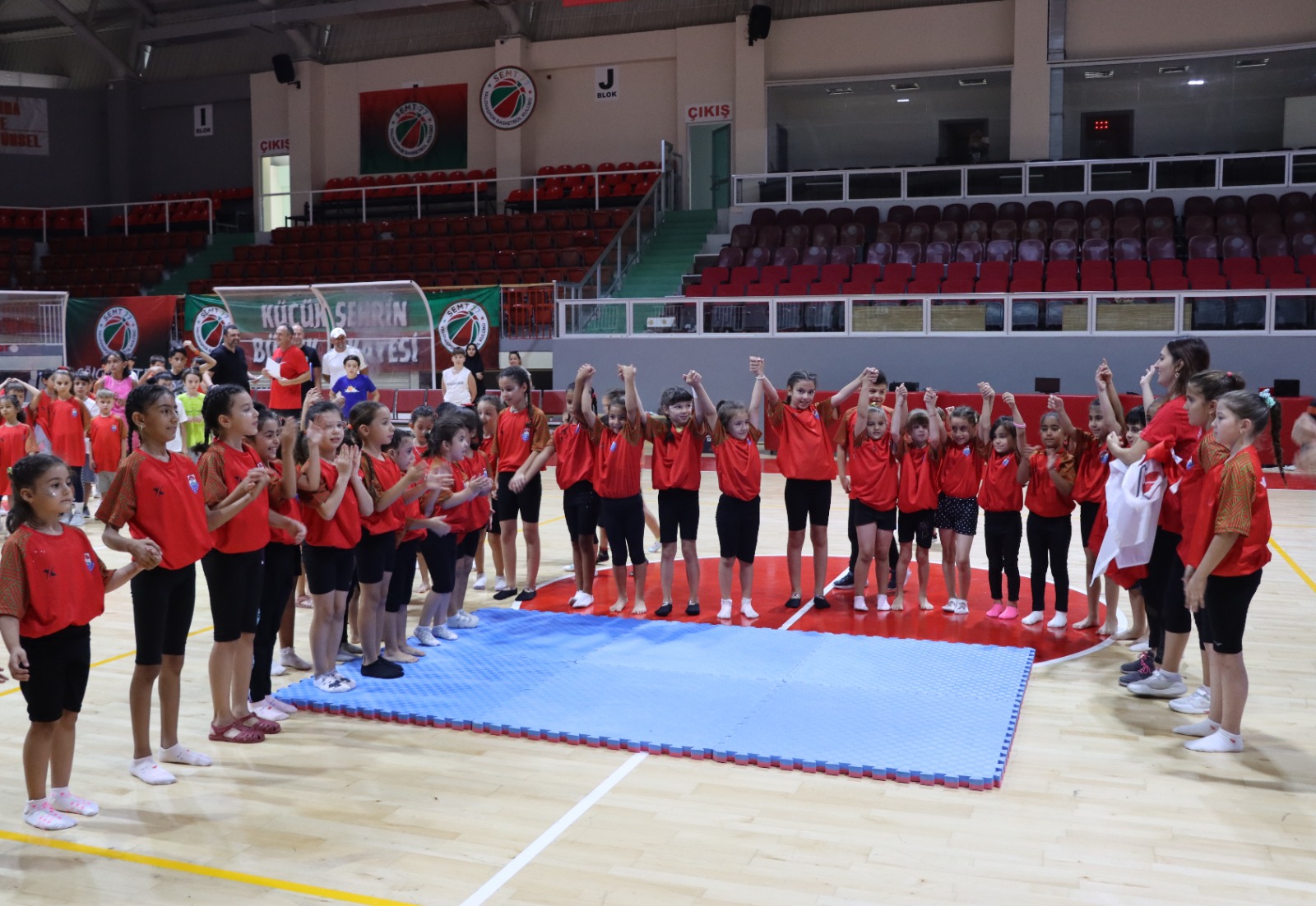 Yalova Belediyesi’nden Çocuk ve Gençlere Yaz Spor Okulu Fırsatı 6 Yalova Belediyesi’nden Çocuk ve Gençlere Yaz Spor Okulu Fırsatı