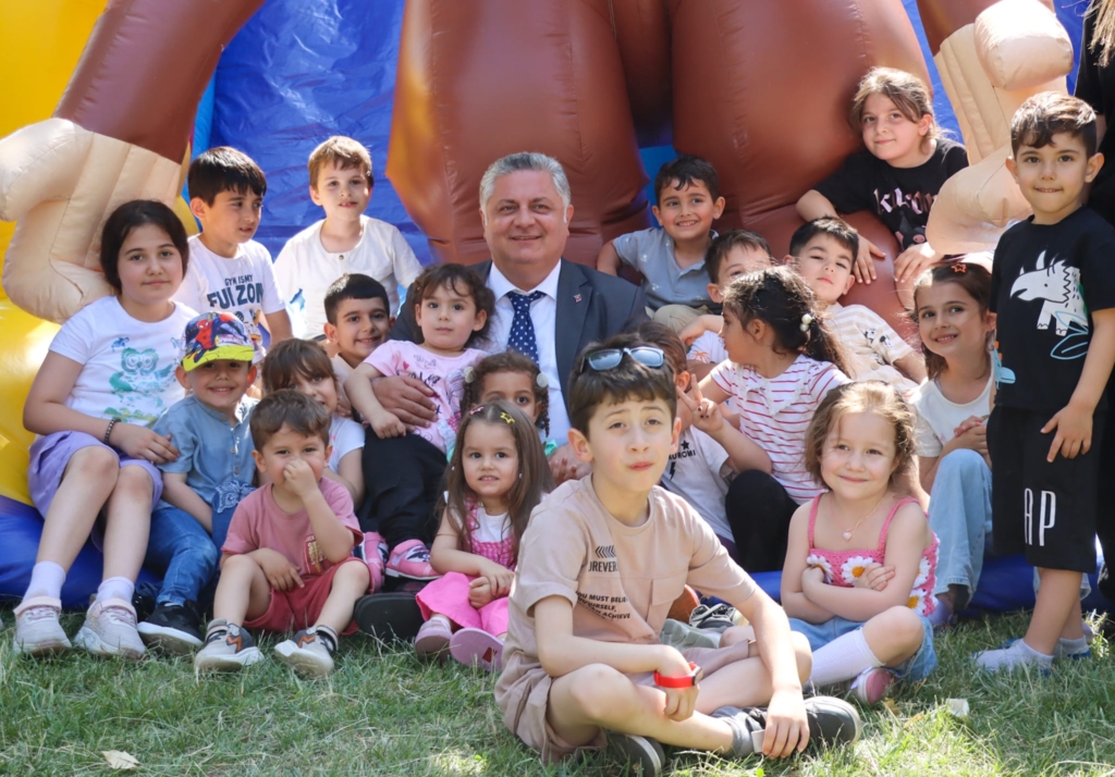 Yalova Belediyesi’nden Miniklere Bayram Coşkusu