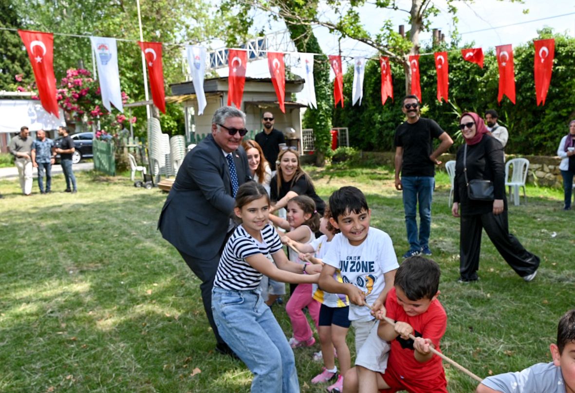 Yalova Belediyesi’nden Miniklere Bayram Coşkusu 4 Yalova Belediyesi’nden Miniklere Bayram Coşkusu