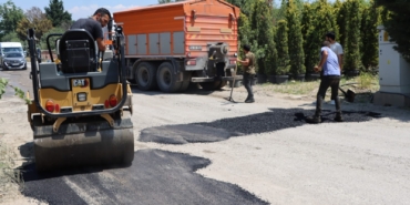 Yalova’da Asfalt Yama Seferberliği: Güvenli ve Konforlu Ulaşım İçin Çalışmalar Sürüyor 42 Yalova’da Asfalt Yama Seferberliği: Güvenli ve Konforlu Ulaşım İçin Çalışmalar Sürüyor