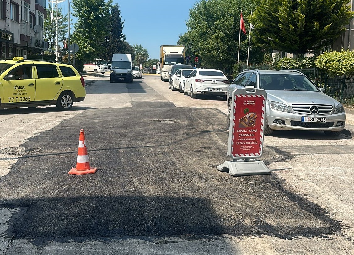 Yalova’da Asfalt Yama Seferberliği: Güvenli ve Konforlu Ulaşım İçin Çalışmalar Sürüyor 5 Yalova’da Asfalt Yama Seferberliği: Güvenli ve Konforlu Ulaşım İçin Çalışmalar Sürüyor