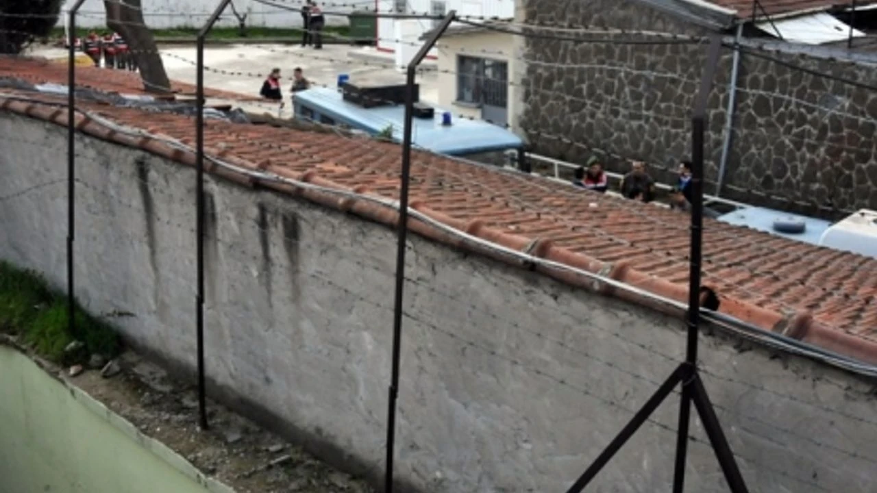 Yalova Kapalı Cezaevi’nde Alarm Zilleri: 70 Yıllık Cezaevinde Kapasite İki Kat Aşıldı 4 Yalova Kapalı Cezaevi’nde Alarm Zilleri: 70 Yıllık Cezaevinde Kapasite İki Kat Aşıldı