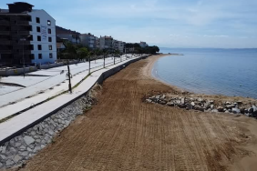 Armutlu'da Yaz Hazırlıkları Hız Kazandı: Sahiller Temizleniyor