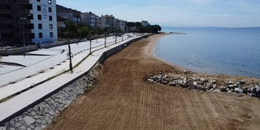 Armutlu'da Yaz Hazırlıkları Hız Kazandı: Sahiller Temizleniyor