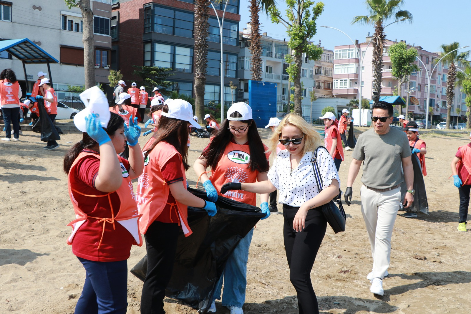 Çiftlikköy’de Marmara Denizi Günü’nde Sahil Temizliği: 150 Kilogramdan Fazla Atık Toplandı 5 Çiftlikköy’de Marmara Denizi Günü’nde Sahil Temizliği: 150 Kilogramdan Fazla Atık Toplandı