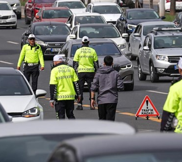 Kurban Bayramı Tedbirleri: Yalova Valiliği’nden Trafik Yoğunluğuna Karşı Kamyon ve Tanker Yasağı