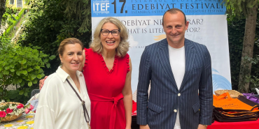 Çiftlikköy’de Edebiyat Rüzgarı: Ünlü Yazarlar Edebiyat Bahçesi’nde Okurlarla Buluştu