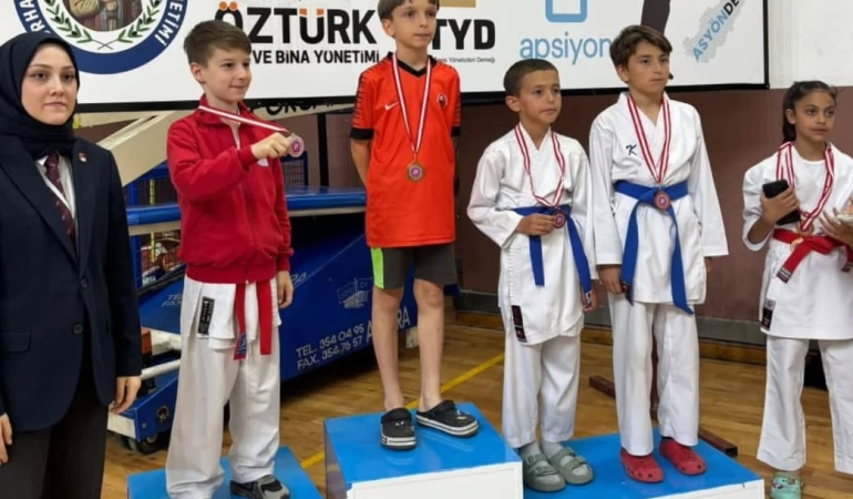 Çiftlikköy Karatecilerinden Orhangazi'de Madalya Yağmuru: 7 Madalya ile Döndüler