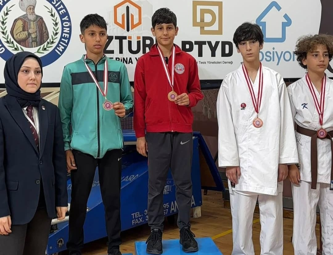 Çiftlikköy Karatecilerinden Orhangazi'de Madalya Yağmuru: 7 Madalya ile Döndüler 4 Çiftlikköy Karatecilerinden Orhangazi'de Madalya Yağmuru: 7 Madalya ile Döndüler