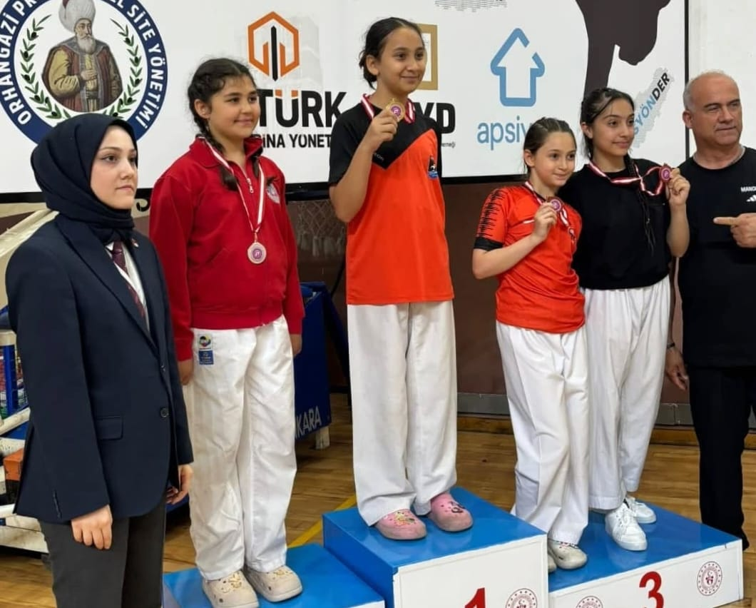 Çiftlikköy Karatecilerinden Orhangazi'de Madalya Yağmuru: 7 Madalya ile Döndüler 6 Çiftlikköy Karatecilerinden Orhangazi'de Madalya Yağmuru: 7 Madalya ile Döndüler