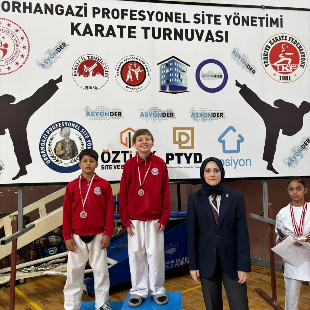 Çiftlikköy Karatecilerinden Orhangazi'de Madalya Yağmuru: 7 Madalya ile Döndüler 7 Çiftlikköy Karatecilerinden Orhangazi'de Madalya Yağmuru: 7 Madalya ile Döndüler
