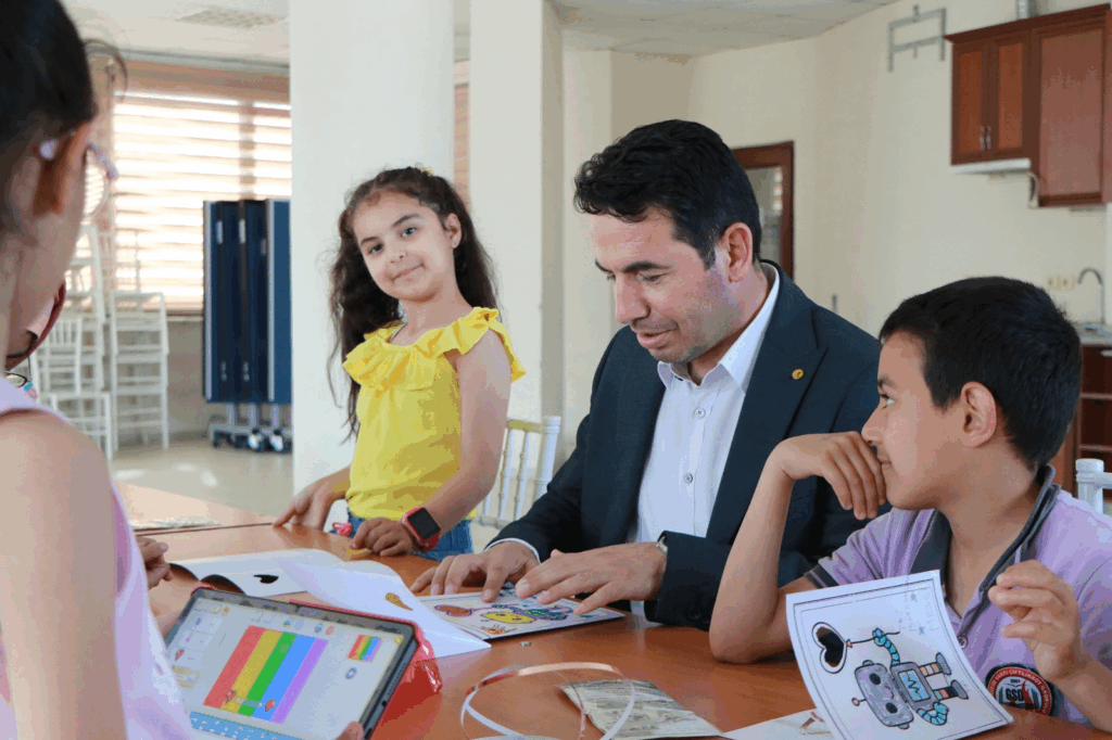 ÇİFTLİKKÖY’DE MİNİKLER ROBOTİK KODLAMA EĞİTİMİNİ TAMAMLADI