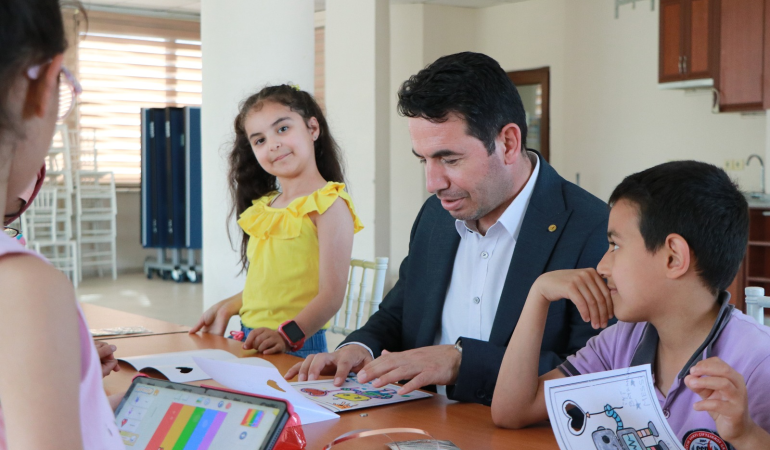 ÇİFTLİKKÖY’DE MİNİKLER ROBOTİK KODLAMA EĞİTİMİNİ TAMAMLADI