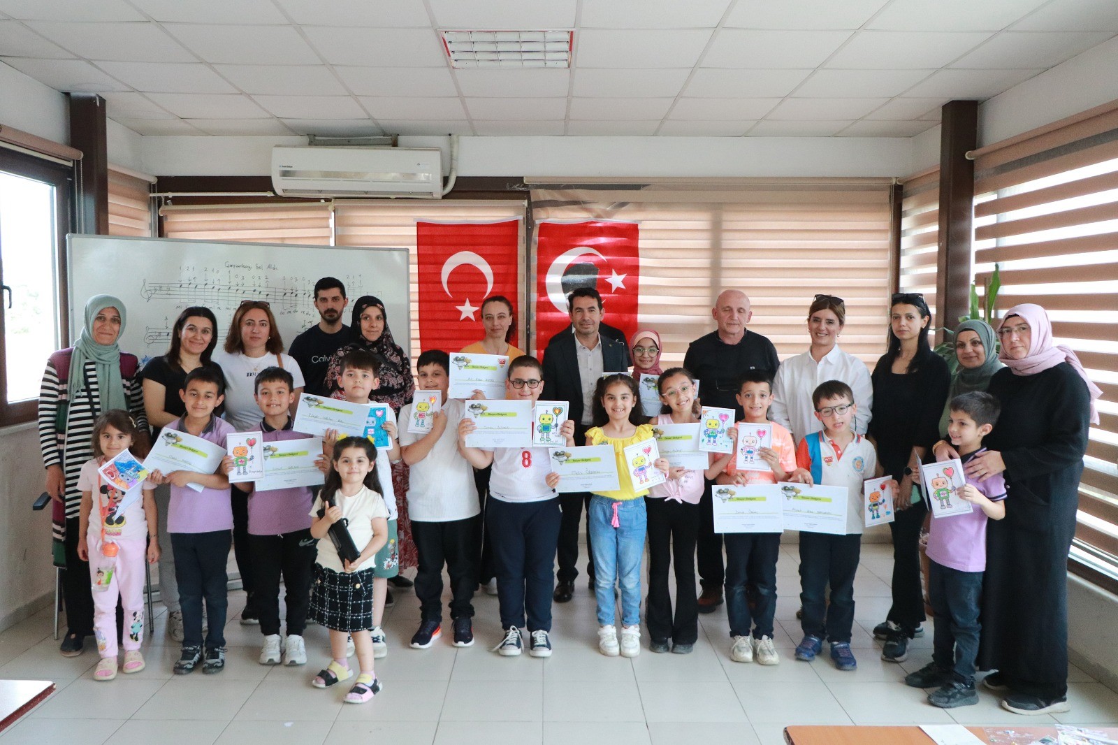 ÇİFTLİKKÖY’DE MİNİKLER ROBOTİK KODLAMA EĞİTİMİNİ TAMAMLADI 4 ÇİFTLİKKÖY’DE MİNİKLER ROBOTİK KODLAMA EĞİTİMİNİ TAMAMLADI