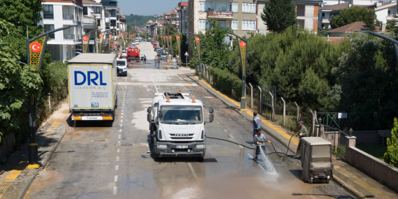 ÇİFTLİKKÖY'DE BAYRAM ÖNCESİ TEMİZLİK SEFERBERLİĞİ