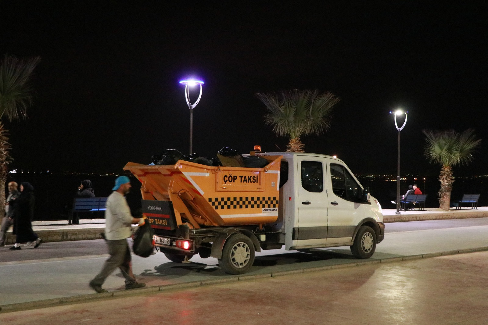 ÇİFTLİKKÖY'DE BAYRAM ÖNCESİ TEMİZLİK SEFERBERLİĞİ 6 ÇİFTLİKKÖY'DE BAYRAM ÖNCESİ TEMİZLİK SEFERBERLİĞİ