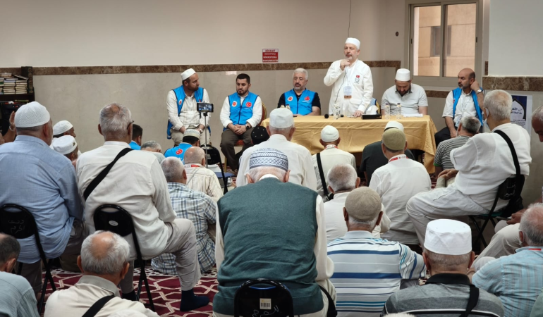 Yalova İl Müftüsü İlyas Yılmaztürk’ten Hacı Adaylarına Arafat Öncesi Manevi Rehberlik Ziyareti