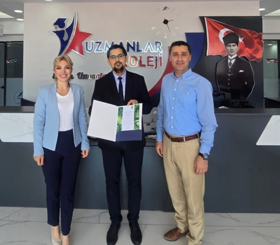 Yalova’da Emniyet ve Sağlık Protokolünden Eğitime Destek Ziyareti 5 Yalova’da Emniyet ve Sağlık Protokolünden Eğitime Destek Ziyareti