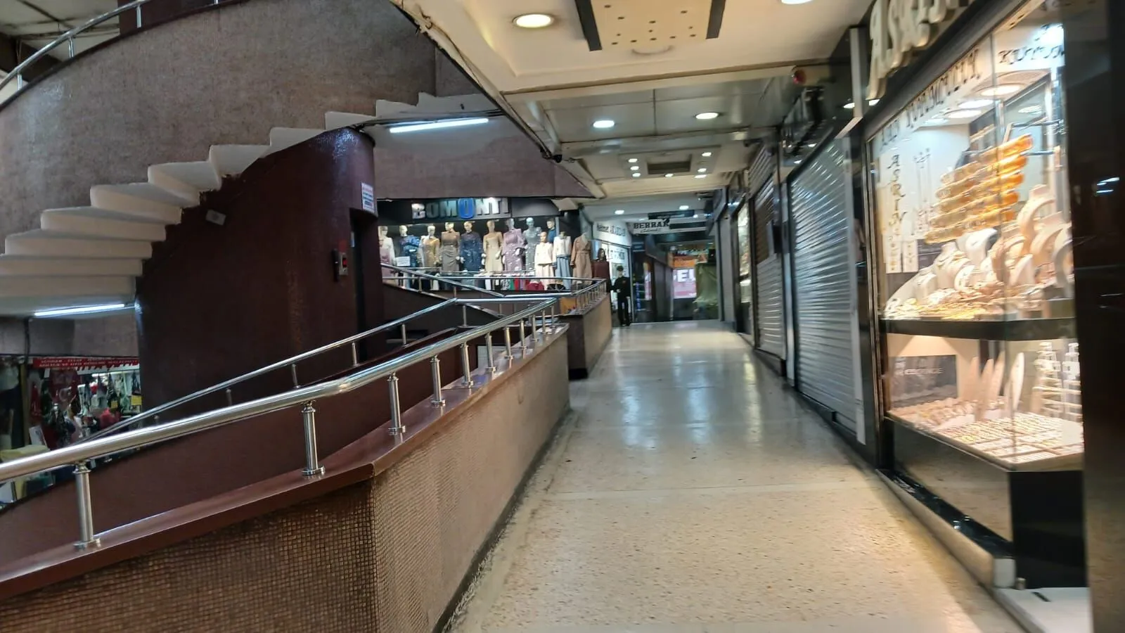 Zonguldak’ın Hafızası: Emral Çarşısı – Rampalı Çarşı Zamana Direniyor 6 Zonguldak’ın Hafızası: Emral Çarşısı – Rampalı Çarşı Zamana Direniyor