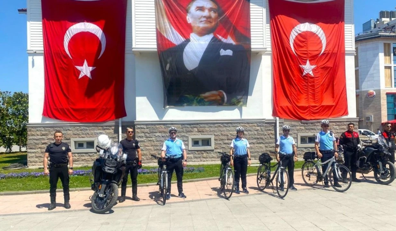 YALOVA’DA BİSİKLETLİ POLİS TİMLERİ GÖREVE BAŞLADI 6 YALOVA’DA BİSİKLETLİ POLİS TİMLERİ GÖREVE BAŞLADI