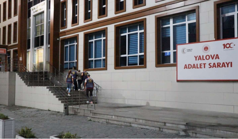 Kayıp E.E. Olayında Gelişme: Şüpheli A.Ş., Canlı Yayında Gözaltına Alındı 1 Kayıp E.E. Olayında Gelişme: Şüpheli A.Ş., Canlı Yayında Gözaltına Alındı
