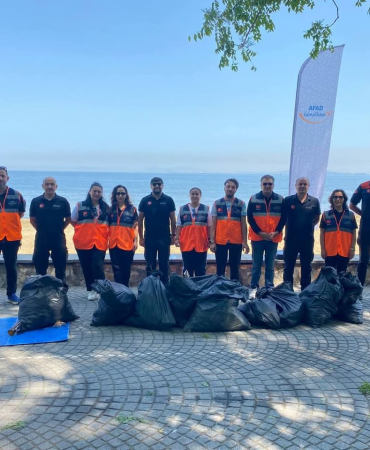 YALOVA’DA MARMARA DENİZİ GÜNÜ’NDE KIYI TEMİZLİĞİ ETKİNLİĞİ GERÇEKLEŞTİRİLDİ