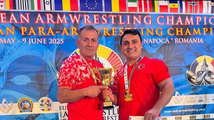 AVRUPA BİLEK GÜREŞİ ŞAMPİYONASI’NDA MASTER ERKEKLER TAKIMIMIZDAN BÜYÜK BAŞARI